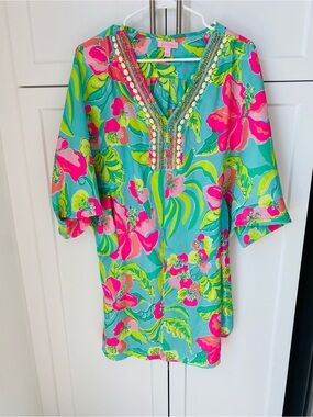 Lilly Pulitzer womens small Vibrant Floral Tunic with Beaded V-Neck